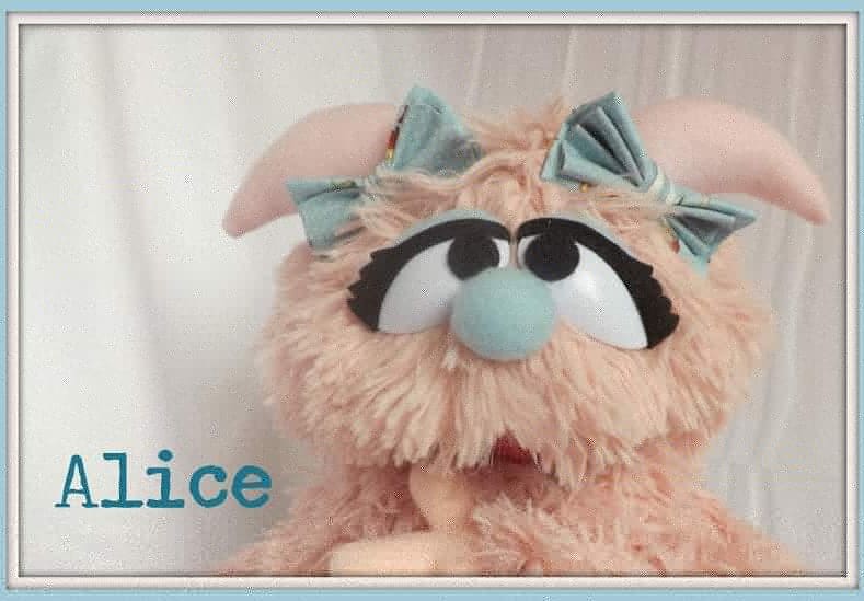 Outof_Character's tweet photo. Meet Alice ! Shop Etsy 
#Etsy #BlackFriday #christmasgifts #puppet #monster https://t.co/ME2zTL5bTn