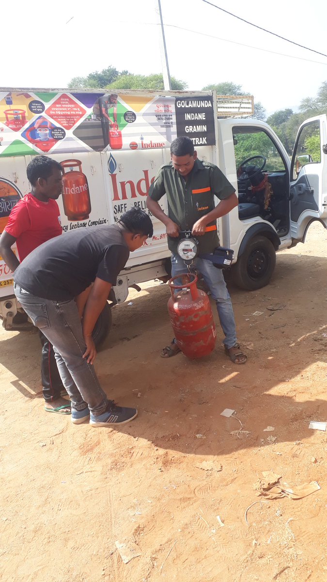 Sandeep51356489's tweet photo. @AoBbsr
@ghoshsubhajit1 
@IOCL_ODISHA 
@SandeepJaikish4 
@IndianOilcl 
@IndianoilOdisha 

#indane Delivery Assurance 
PDC CAMPAIGN BY GOLAMUNDA INDANE 
KALAHANDI, ODISHA https://t.co/esVFlfzlxn