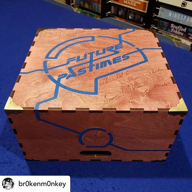 tbt_gaming's tweet photo. Gorgeous custom paint and stain on this #CosmicEncounters #FuturePastimes crate.
Posted @withrepost • @br0kenm0nkey My latest painting project is in the form of a wooden insert/crate from @thebrokentoken for the Cosmic…
📸 https://t.co/gfA6opCDo4 via https://t.co/f0XpmEIxGh https://t.co/dJXaVok9qK