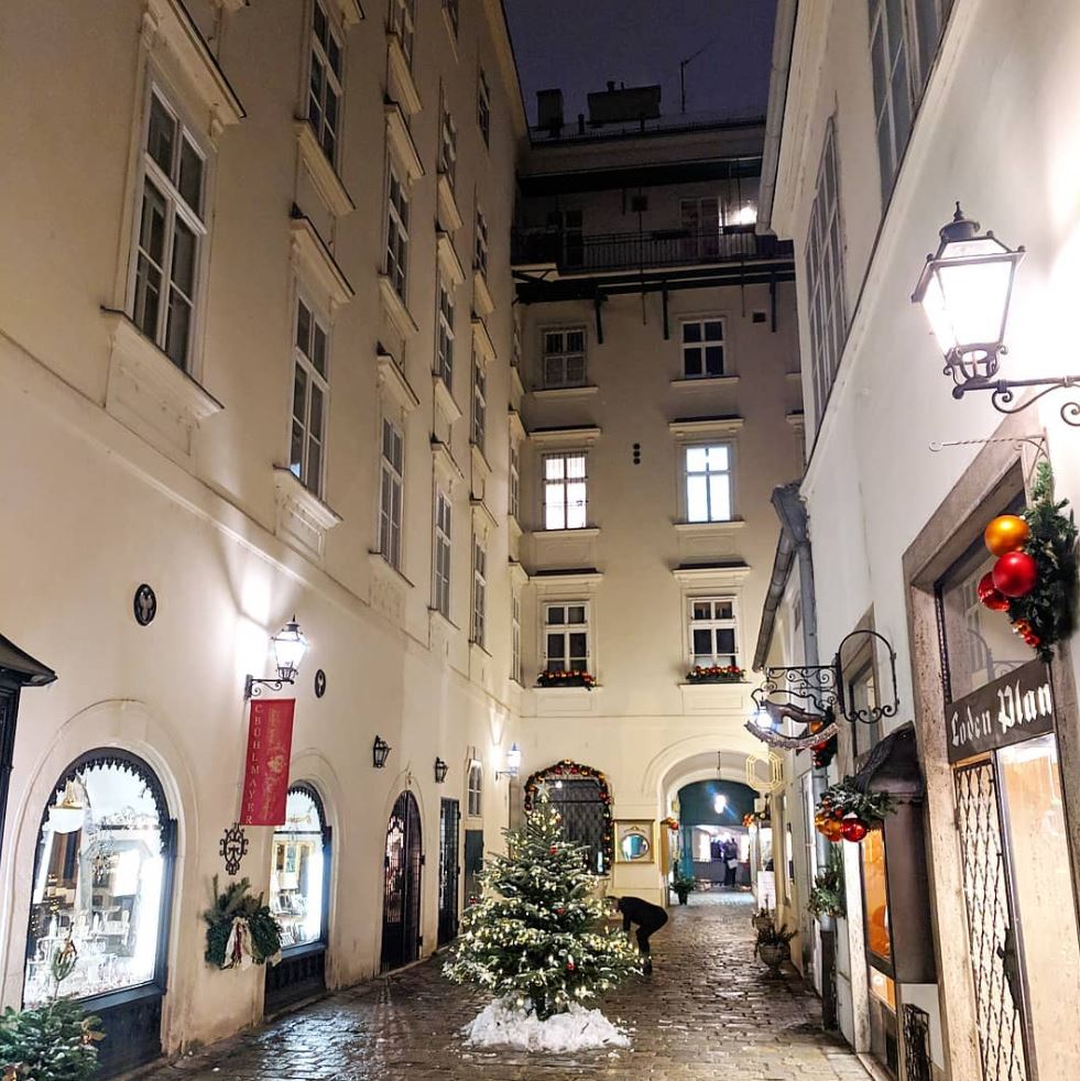 CheckVIENNA's tweet photo. #Christmas in #Vienna! https://t.co/nOifY153WZ
