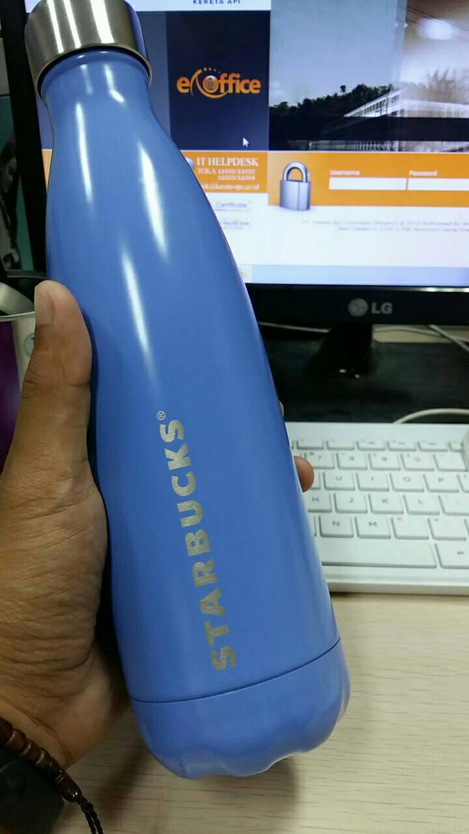 dimasstwn_'s tweet photo. for sale .
tumbler starbucks s'well .
kondisi baru 100% tidak pernah digunakan .
ori 100% beli di store starbucks langsung .
beli 600k . jual 450k . (jangan di tawar) 😢😥😭
#tumbler #tulmberstarbucks #Starbucks #swell #saletumbler https://t.co/hCnizp2nWU