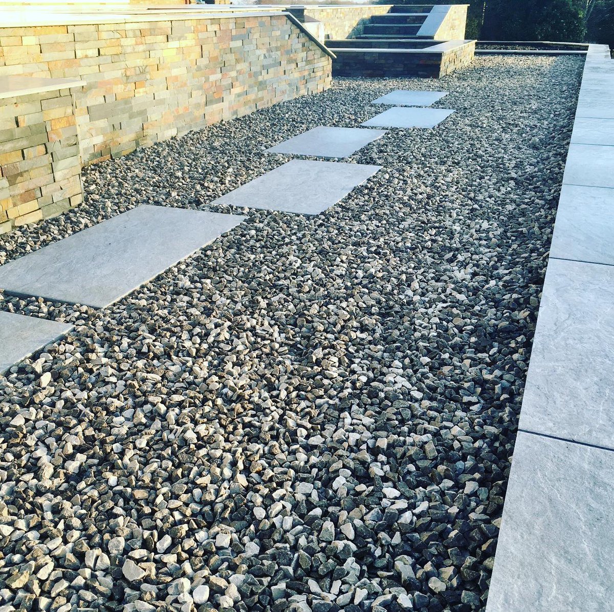 LtdAveryLand's tweet image. A sight for sore eyes yesterday morning after all the recent rain and dull weather!                                          Just the finishing touches to this project now before planting it up in the Spring. #averylandscapesltd #slatecladding #porcelainpaving  #garden