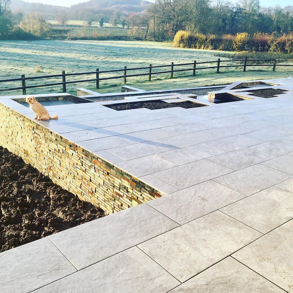 LtdAveryLand's tweet image. A sight for sore eyes yesterday morning after all the recent rain and dull weather!                                          Just the finishing touches to this project now before planting it up in the Spring. #averylandscapesltd #slatecladding #porcelainpaving  #garden
