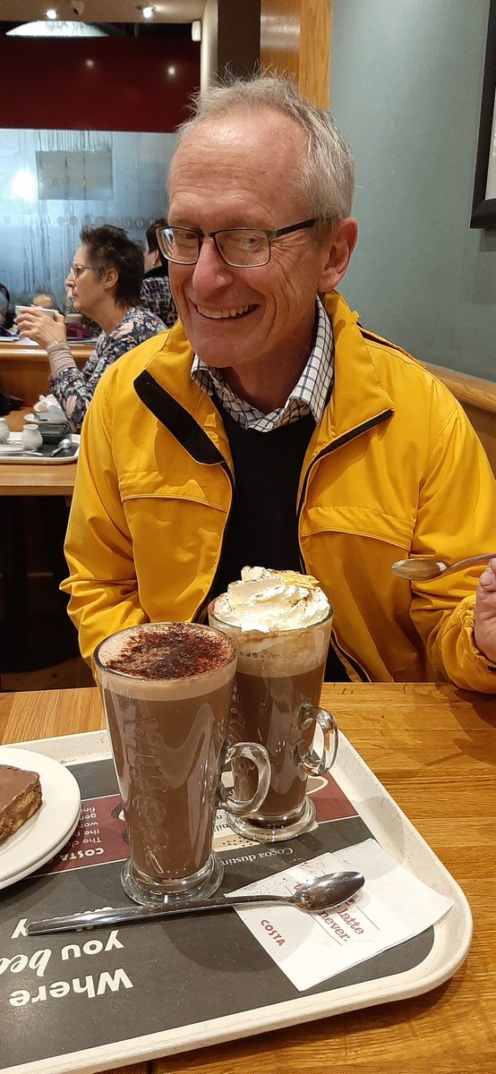 pippaheylings's tweet photo. The latest @BestForBritain and @YouGov polls are like an early Xmas present confirming that this really is a 2-horse race. @geoffharvey3 and I feeling ridiculously Christmassy as we wait last night for #Elylights switch-on https://t.co/8448Cd7lqA