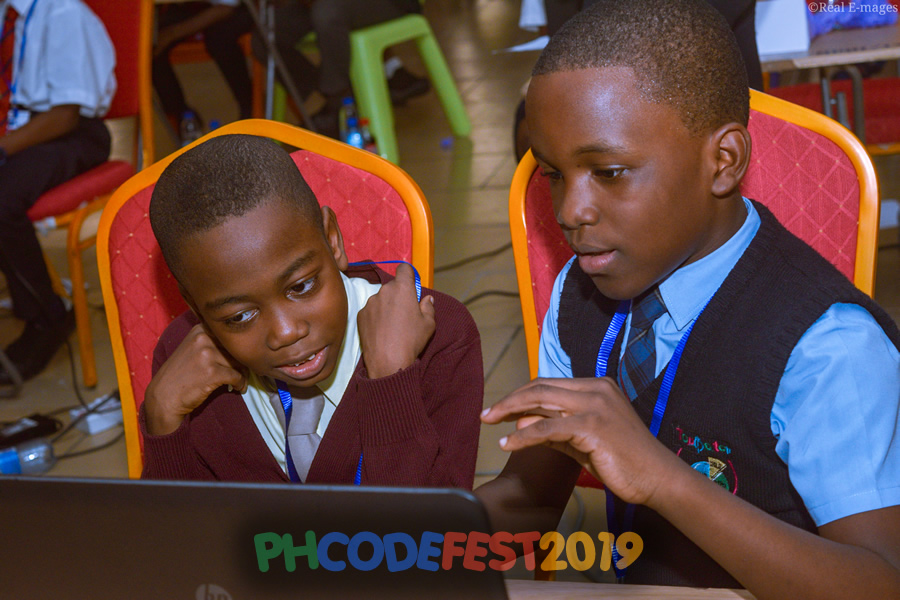 etukanietie's tweet image. ...1 #PHCodeFest is not just a coding and computer programming competition, but also the 1st creative platform in #Nigeria where children (6-15 years) relate, #network and share their different #coding projects and experiences.
During the #PHCodeFest2019 coding competition -