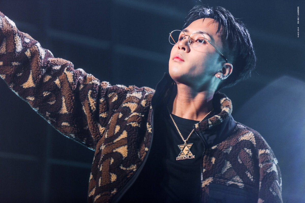 vixxserendipity's tweet photo. 191123 LIMITLESS 릴리즈파티 밤공
@RAVI_GTCK 
MY KING👑👑
.
#GROOVL1N #그루블린 #RAVI #라비 #빅스 #VIXX #LIMITLESS #김원식 #RELEASEPARTY #3rd_EP https://t.co/lb8WEBhESk