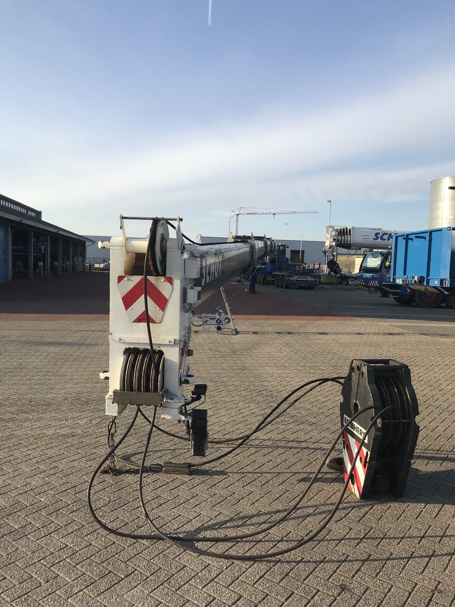 PieterHBakker's tweet photo. Deze Liebherr LTM 1130 ligt bij Schot Alkmaar klaar om TCVT gekeurd te worden. #Aboma #keuringen https://t.co/ussVKoc0Wz