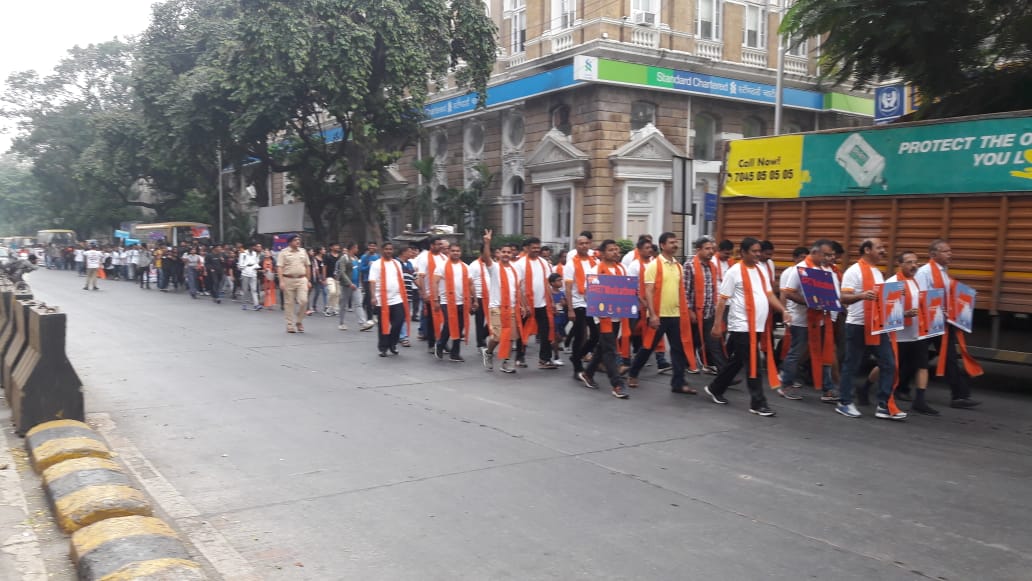 hornnotokpls's tweet photo. In the 2nd edition of #MahaWalkathon2019 we experienced an active participation from the naval and NCC youth, there was huge participation of around 10 lakh people across 1000 locations in Maharashtra.
#RoadSafety #NoHonking #ResponsibleDriving #HNOP https://t.co/0C6ZswfdXu