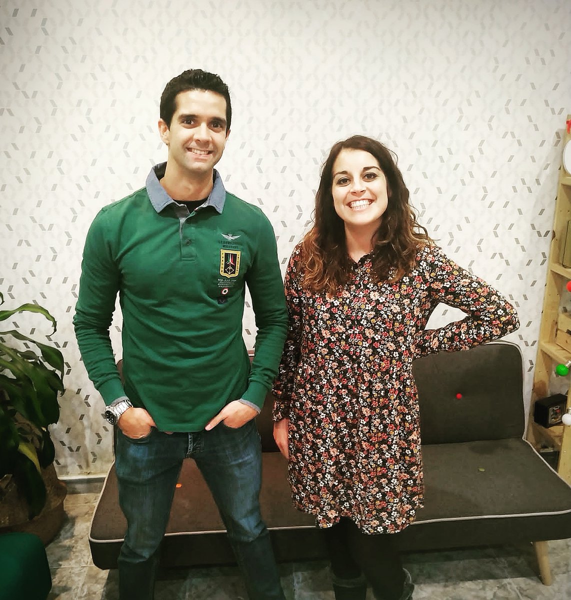 opoxacademia's tweet photo. 📸 Encuentra las semejanzas:
✔️ Alumnos Opox en 2019
✔️ 0 experiencia en la pública
✔️ Plaza en 2019
✔️ Hoy, profes en Opox 

 💚 Lucía y Fran, orgullo de la casa.

Opox, sello de calidad educativa ®️ #opox https://t.co/xa5hOYdYb5