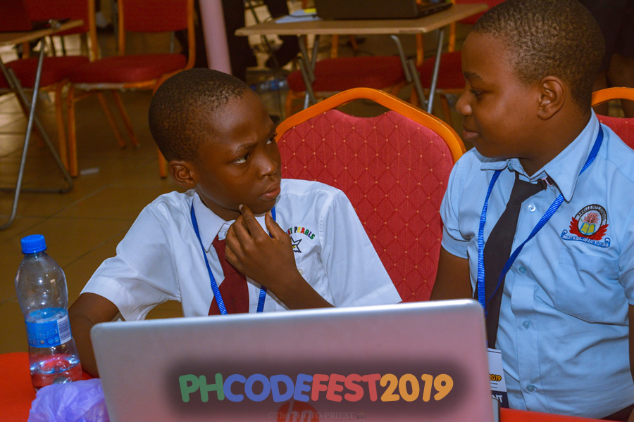 TeenCodersNG's tweet image. 2of3. During the #PHCodeFest2019 coding competition - that held in #PortHarcourt on 23rd Nov, where over 20 #schools brought 2 of their best #students to compete - the participants were asked to move around and ask other students about their projects,

@GirlsWhoCode 
@BillGates