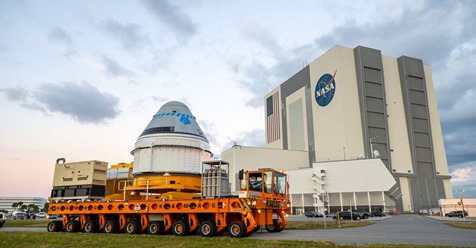 CaraSantaMaria's tweet photo. Boeing rolls out Starliner passenger spacecraft to launch site ahead of December flight. 

#Boeing #Starliner #Rollout #DecemberLaunch #NASA 

https://t.co/fXCFuN1oPH https://t.co/xY9QnFTHjC