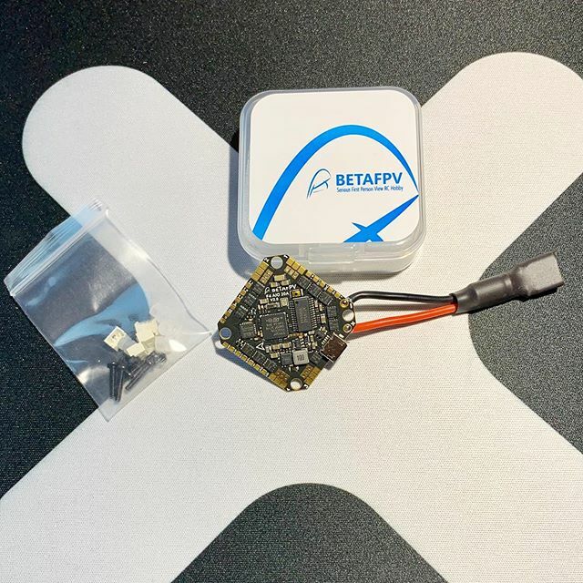 MijabaFPV's tweet photo. Best Tiny board ever: the new BetaFPV Toothpick F4 with 20A BlheliS embedded ESCs. Ready for my next project. Guess what? 🍃

#cameracopter #camcopter #ak #akframes #drone #drones #dedrones #ddc #dronesdecarreras #multirotor #multicopter #fpv #fpvrace… https://t.co/3VMkKbc3A6 https://t.co/BqqxOKXR5p