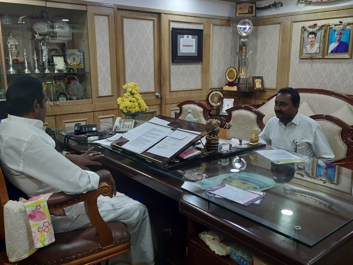 NRDHANAPALAN's tweet photo. Newly appointed District Secretary for Nellai East, Kalakkaadu Senthilkumar met me at Perundhalaivar Makkal party head office and received his appointment letter. I wish him all the best for his future efforts. #Tirunelveli #joinPTMK https://t.co/N1pBz3C5FT