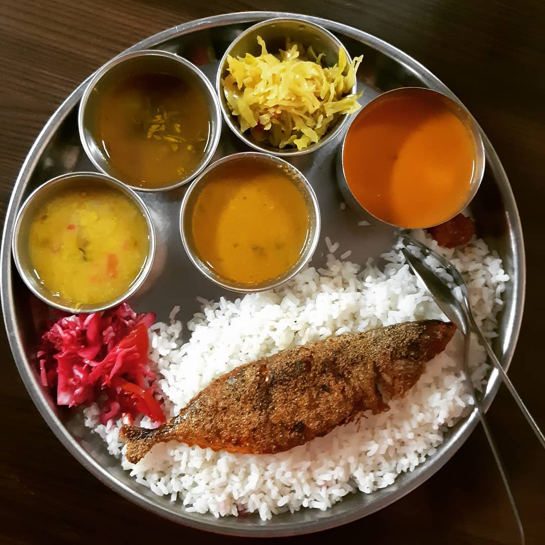 StreetsThatTalk's tweet photo. #TSGoa #Lunchgoals
The humble #Goan #fishthali at a tiny eatery in the bylanes of AGONDA BEACH (South Goa).

#Goatravel #goanthali #goatrip #goanfood #goanfoodie #triptogoa #southgoatrip #goadiaries #goaroadtrip #goandiaries #goavacation https://t.co/DUEaHBUiqg