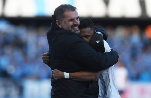 FlashscoreAU's tweet photo. #PotchOut
#EmeryOut
#AngeIn

Ange Postecoglou and #yokohama remain on the verge of a stunning #JLeague Title with one wekeend remaining

https://t.co/RS32XGf4pN
#Football #ALeague https://t.co/9XwN1Rt8zM