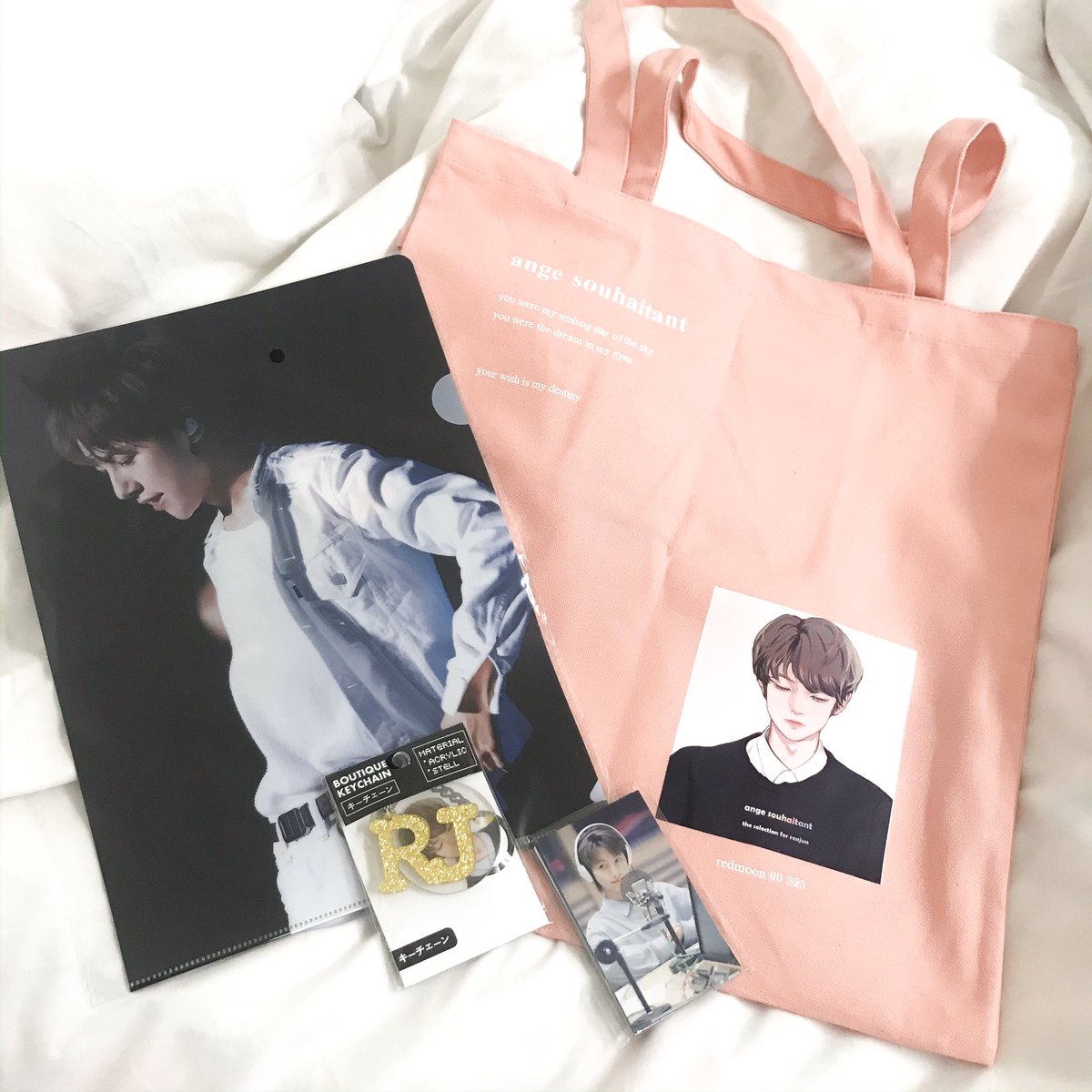 kkkjh26's tweet photo. ✨✨✨@Redmoon323 thankyou,感谢你，고맙습니다 🖤🖤#RENJUN   #NCTDREAM renjun 🌱🦊 https://t.co/pZBoqJdwdb