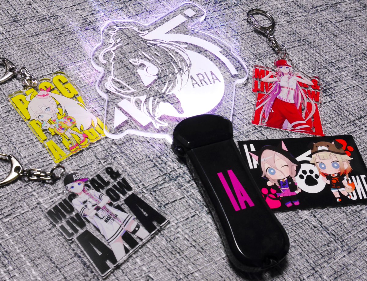 at_3925's tweet image. PAGG＆ARIA初日公演に参戦！
ロックなIAちゃんやリクエスト新曲を楽しめるPAGG🎸🥳精霊いあおねちゃんの尊さやリアルとバーチャルの共演をより楽しめるARIA🕊🌸

DMM VR THEATERで見るIAちゃんONEちゃんは本当にそこにいる…！！最高のパフォーマンスを魅せてくれました🥺✨✨しゅきぃ…
#PAGG #ARIA