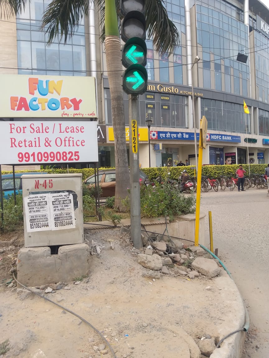 DCP Traffic Gurugram (@dcptrafficggm) on Twitter photo All traffic signals have been given a signal ID, which has been painted on each traffic pole. If a traffic signal is not working, citizens are requested to report the signal ID to Traffic Control Room(1095) for easy identification. <a href="/TrafficGGM/">Gurugram Traffic Police</a> All traffic signals have been given a signal ID, which has been painted on each traffic pole. If a traffic signal is not working, citizens are requested to report the signal ID to Traffic Control Room(1095) for easy identification. <a href="/TrafficGGM/">Gurugram Traffic Police</a>