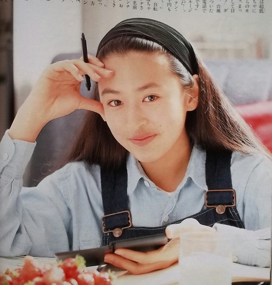 一昨日お誕生日を迎えた #オーバーオール(サロペット)姿の芸能人(11/28)⑤ 安田成美(女優さん) 松雪泰子(同上)