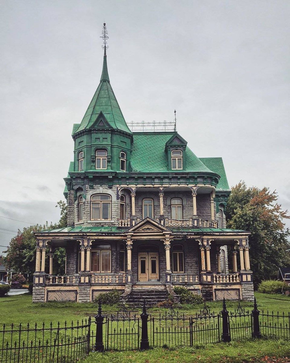 HousesVictorian's tweet photo. Chateau Richard, L'Ange-gardien, Quebec
📷 Philippe Fortin https://t.co/4zMvb3VelG