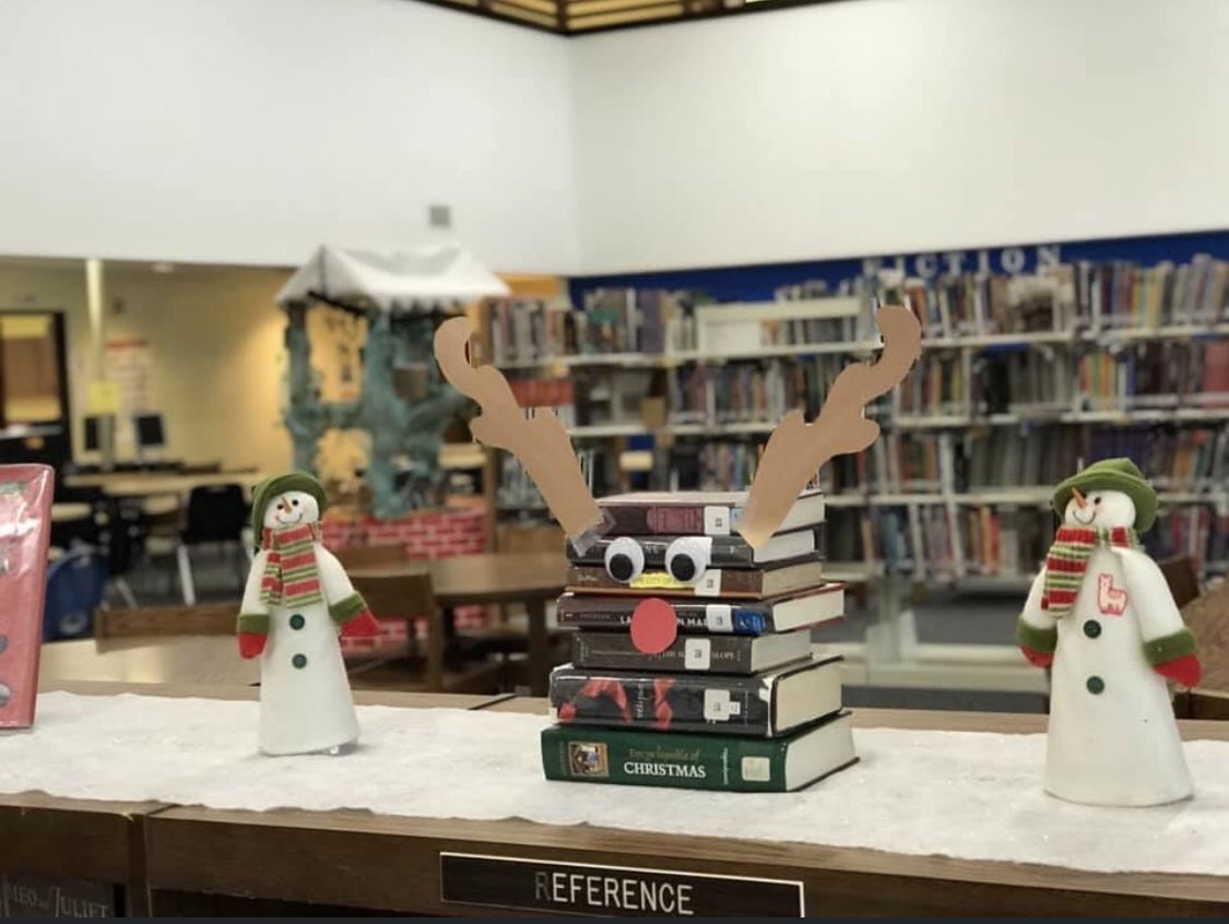 martafromRI's tweet photo. @MartinWildcats came up on my time hop three times today which was good bc sometimes I forget how I decorate my #Books In the library! This is a nice reminder! #Towniepride #Library @Jnmonteiro5 #mondayproject https://t.co/OyW8YPJPVq