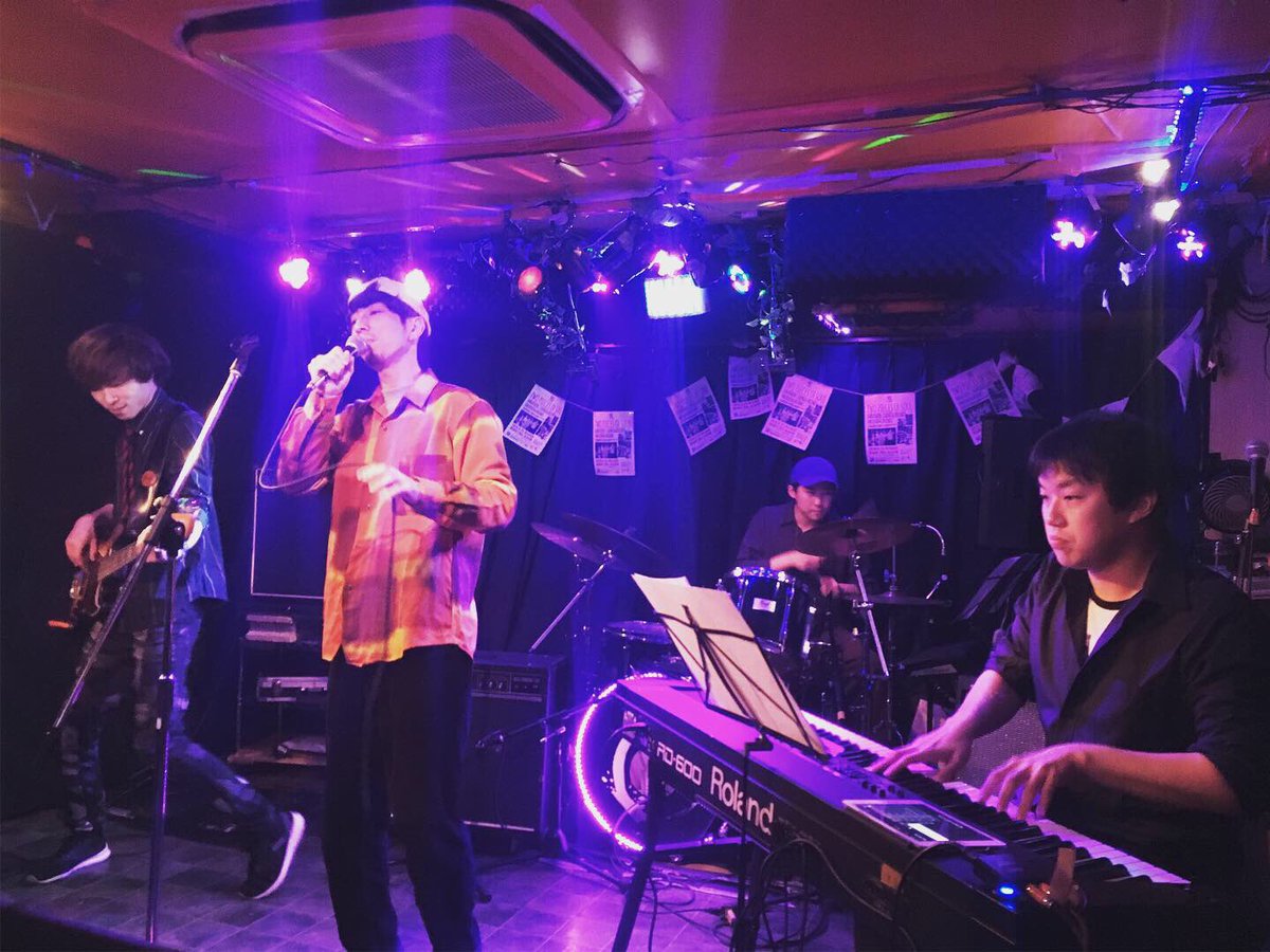 YoooFunk's tweet photo. Harashin.chino&amp;friendsのレコ発！
パイセンの「シンチャン」には昔っから仲良くしてもらってるでねー。。
メイン中途半端に見て終電で帰ってるっていう。
ねー…。 #harashinchinoandfriends 
#thebasements
#田中ひでかずwithlytband
#初めてシンチャンっていう
#てか愛知にも来いってー https://t.co/6LHNN0tWqj