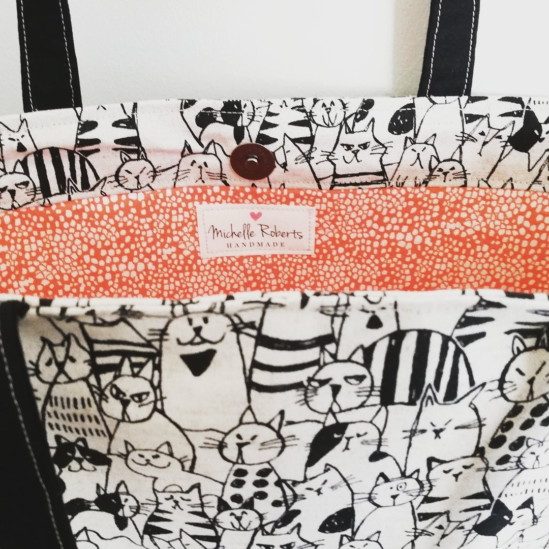 Another bag finished. I'm loving these cheeky cats! This one is a christmas present.
#cats #baglove #homemadechristmas #handmade #Sewing #handmadegifts