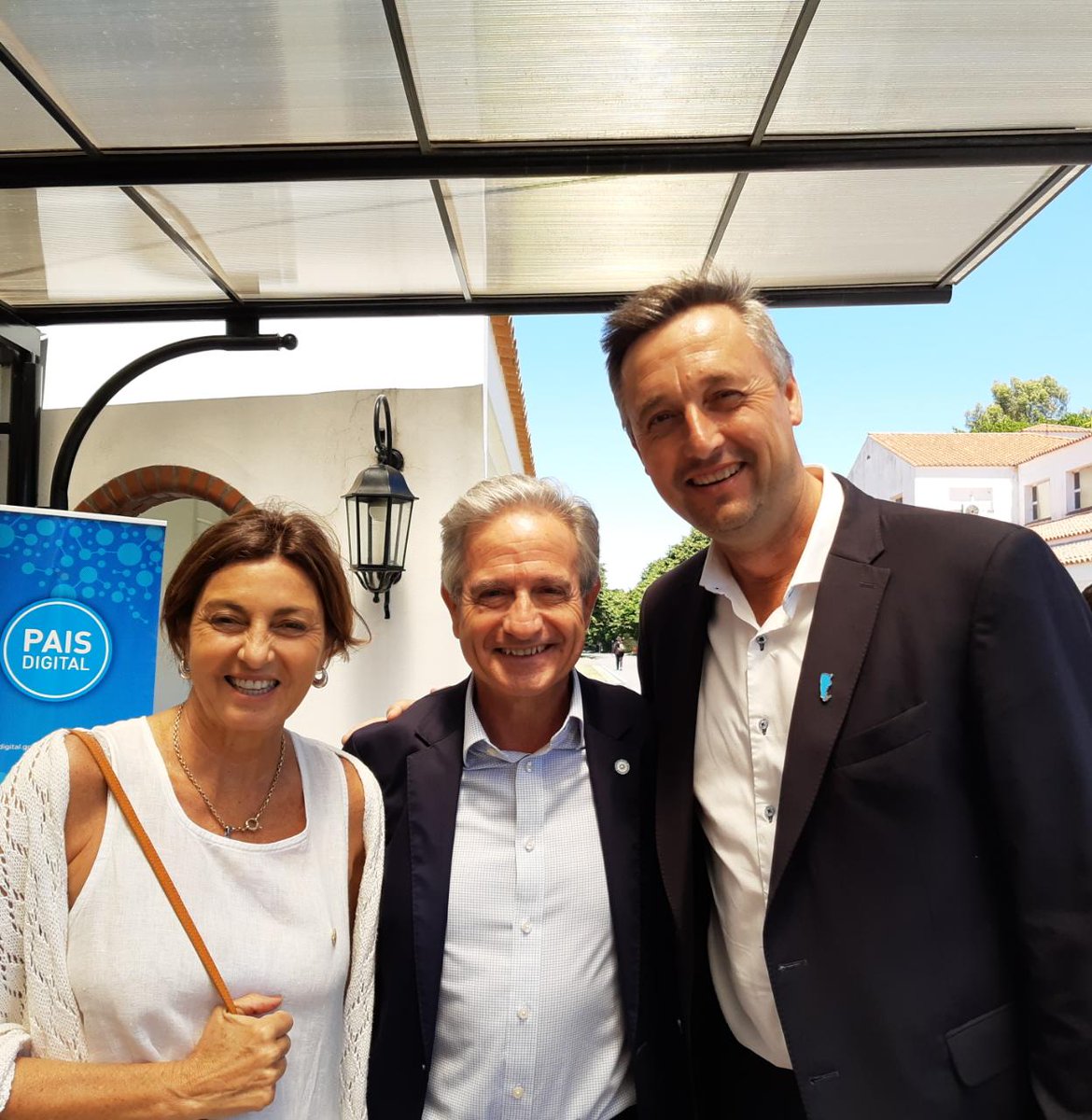 aliciafregonese's tweet photo. Felicitaciones a @muni_chajari @MuniBasavilbaso y @MuniVialeER !! ganadores del Premio Nacional a la Calidad Municipal, iniciativa de @ModernizacionAR que promueve mejoras continuas en la administración pública. Otra iniciativa fundamental de la administración de @mauriciomacri. https://t.co/FbAxxXxLsn