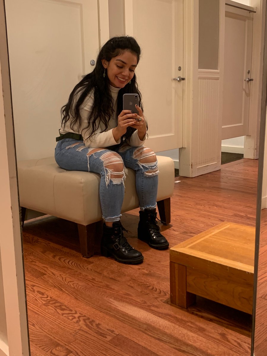 radiantvella's tweet photo. Black Friday selfies 😅 https://t.co/Ti3vAfSWye