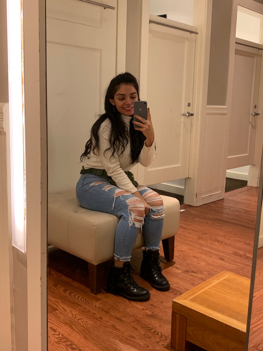 radiantvella's tweet photo. Black Friday selfies 😅 https://t.co/Ti3vAfSWye