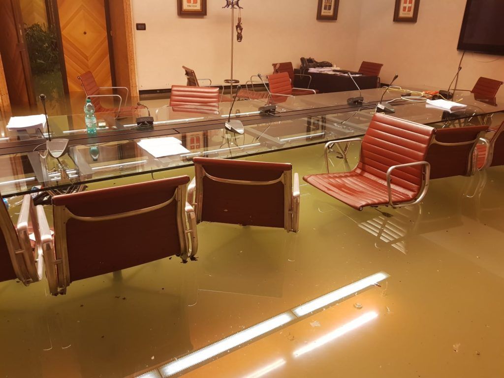 In case you missed it:

Venice's regional council voted against climate-change measures. Only minutes later, their chambers flooded for the first time in history: bit.ly/34luKSb