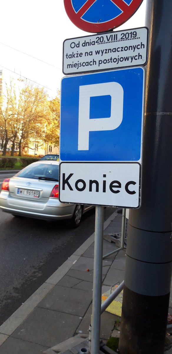 To me this is "The End" in a Polish movie, but it seems this can also mean "the end of parking spaces"...3/n