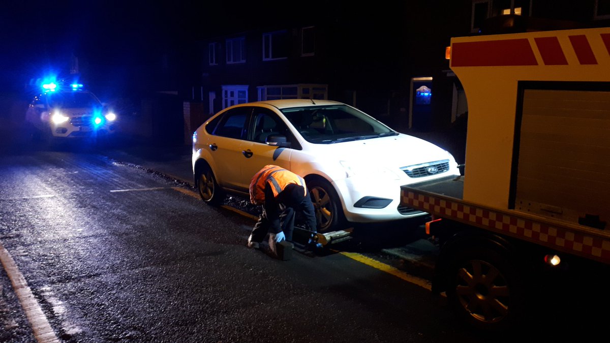 durhamRAPolSC's tweet photo. No licence + no insurance= no car! Yes we do the math(s) and the paperwork #saferroads #keepitlegal #cdsou #3804 #3831 https://t.co/jMWI4HGeR0