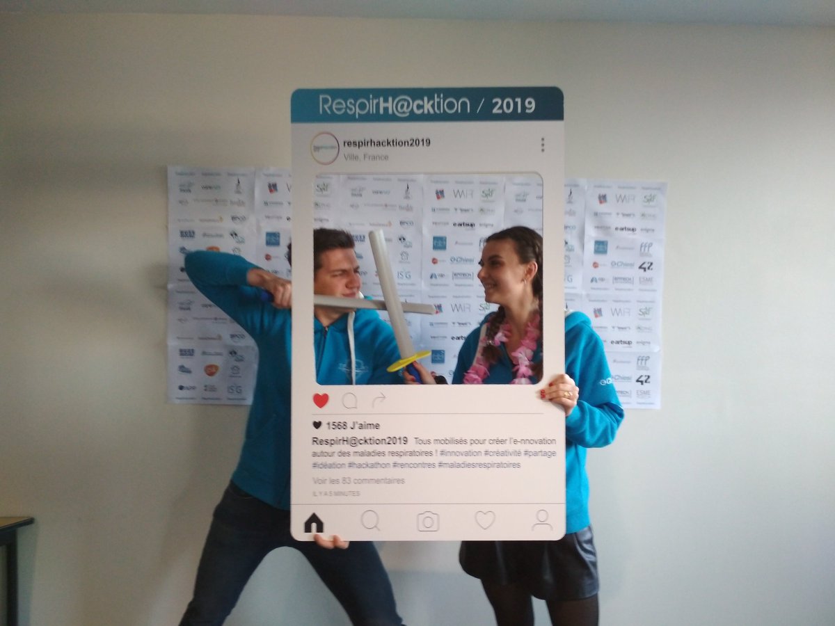 C’est la guerre dans le photo booth 🤺✨📸
Venez prendre vos plus folles photos, on vous attend au deuxième étage 😜🙊📷  #respiiiiiiiiiiiiir #maladiesrespiratoires #innovation #hackathon #respirhacktion2019 pic.x.com/aHWqEqVowy
