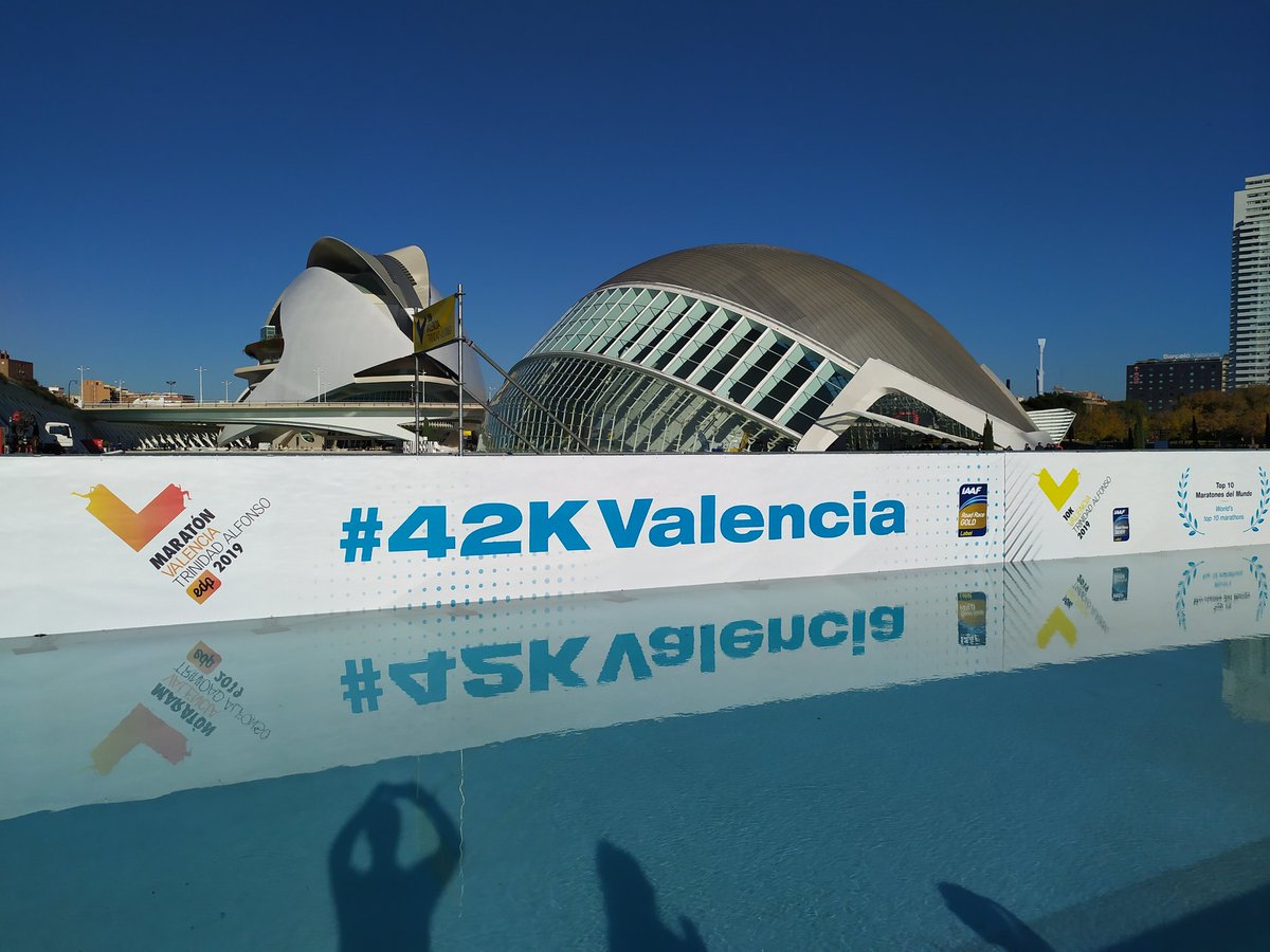ASalgadoG's tweet photo. Por segundo año corro los #42KValencia y no sé si prefiero que me deseen suerte o justicia para hacer #sub4h Ahora sólo queda un paso para disfrutar de la @maratonvalencia y representar a #Runfree en esta fiesta https://t.co/A2K6IUtvbA