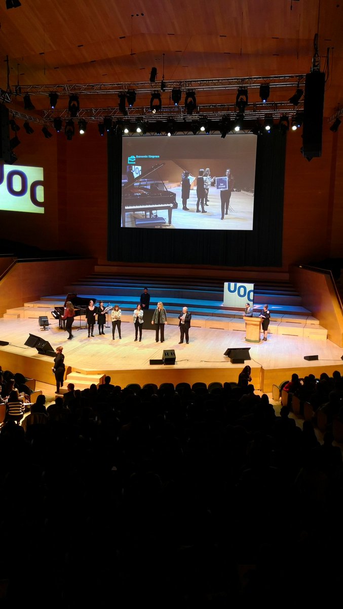 Acte de graduació de la UOC <a href="/UOCecoempresa/">UOC Economia/Empresa</a> #estudiseconomia #eie #graduaciouoc