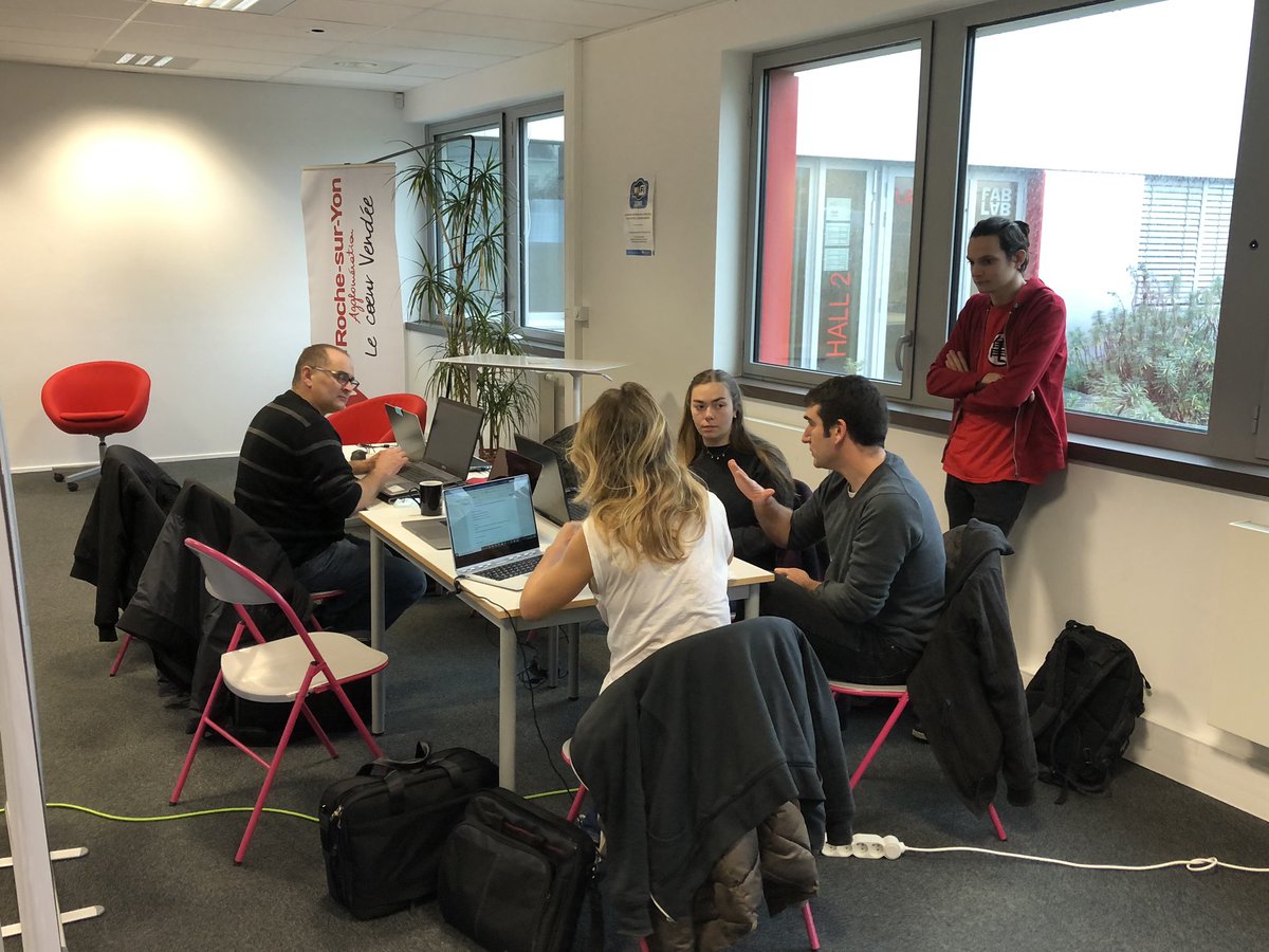 emmanuelchopot's tweet image. Week-end #Hackathyon #HKY19 avec quatre projets en cours de dev à la @Loconumerique avec @code2_be l’asso des codeurs de Vendée 😋 venez les écouter pitcher pour la finale jeudi 5 dec 18h ! Bravo à l’équipe organisatrice et au Président @LenaicGrolleau 😉