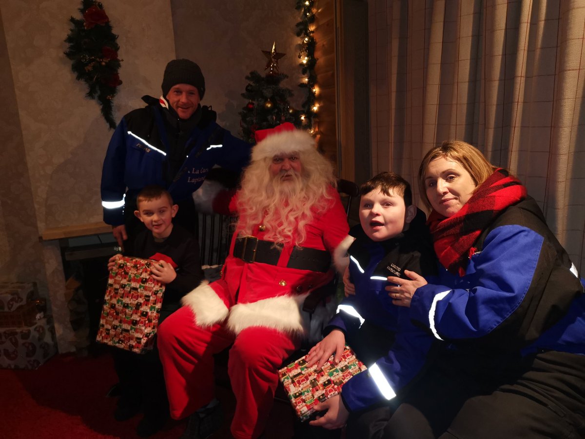 CHAMP1Gene's tweet photo. WE FOUND HIM!! π
Our champ was starstruck meeting his idol π @MakeAWishUK thank you so much for making our dreams come true! @CanterburyTrav1 you have been amazing all of our trip. Thank you all so much π #IBackARareChamp #champ1research #champFamily https://t.co/iFQxCsTUDs