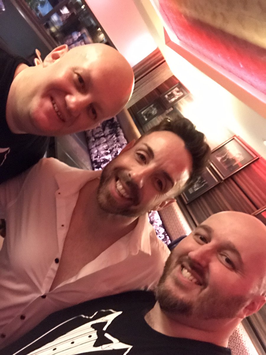 A pleasure to meet   <a href="/THESTEVIRITCHIE/">STEVI RITCHIE</a> at <a href="/MrLeeBrennan/">Lee Brennan</a> Big Christmas Cracker, an absolute gent of a man. Good luck in the panto. #ampanddex #bigchristmascracker <a href="/amp_dexdisco/">Amp & Dex Disco</a>