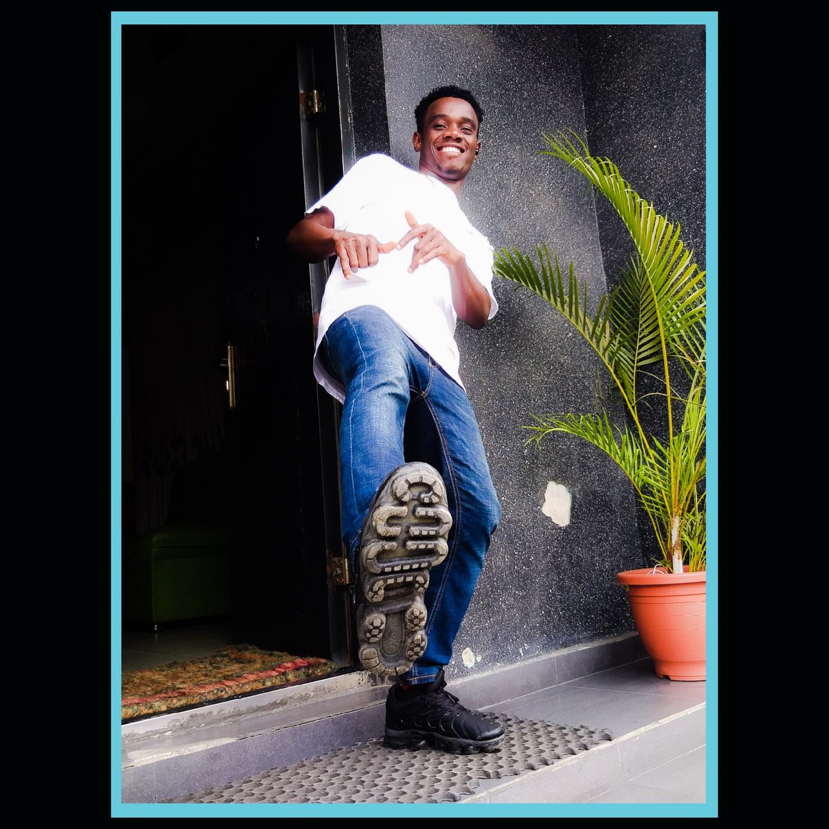 ossom_idongesit's tweet photo. Party no go sweet if girls no dey👧...
Party no sweet if boys no dey👦...
Party no go sweet if vibes no dey🥳
👉👉 God Dey: https://t.co/aXXKLnAwtf
#orsomsokay #TeamSokay
#NairaMarley #wizkid #mompha #fireboydml #ThisTimeIn2020 https://t.co/2MiykwNjMS