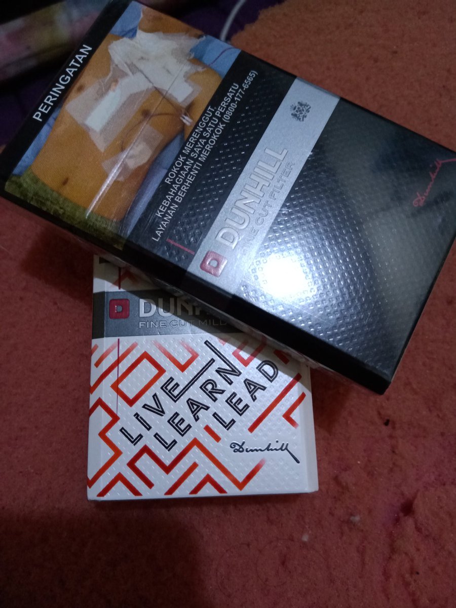 alpukatflorida's tweet photo. Aku ki leren rokok an, hla kok malah dikirimi dunhill... 😭😭 @matulismatul https://t.co/QBl72gwZ8R