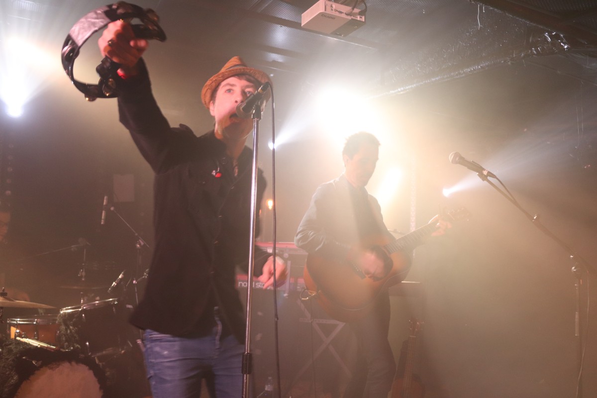 Archimède et Gérald Genty étaient jeudi en concert à l'Iboat de Bordeaux bit.ly/2rEWUce