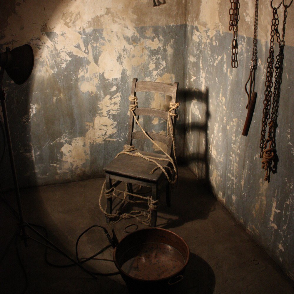 INFO
Każdy...podkreślam KAŻDY kto twierdzi,że "sowieci nie zainstalowali w 1944 nad Wisłą żadnej nowej okupacji" jest : niezbornym na umyśle DEBILEM lub UB-eckim konfidentem. Dziękuję za uwagę i życzę Wszystkim miłego weekendu 🙋🏻‍♀️!