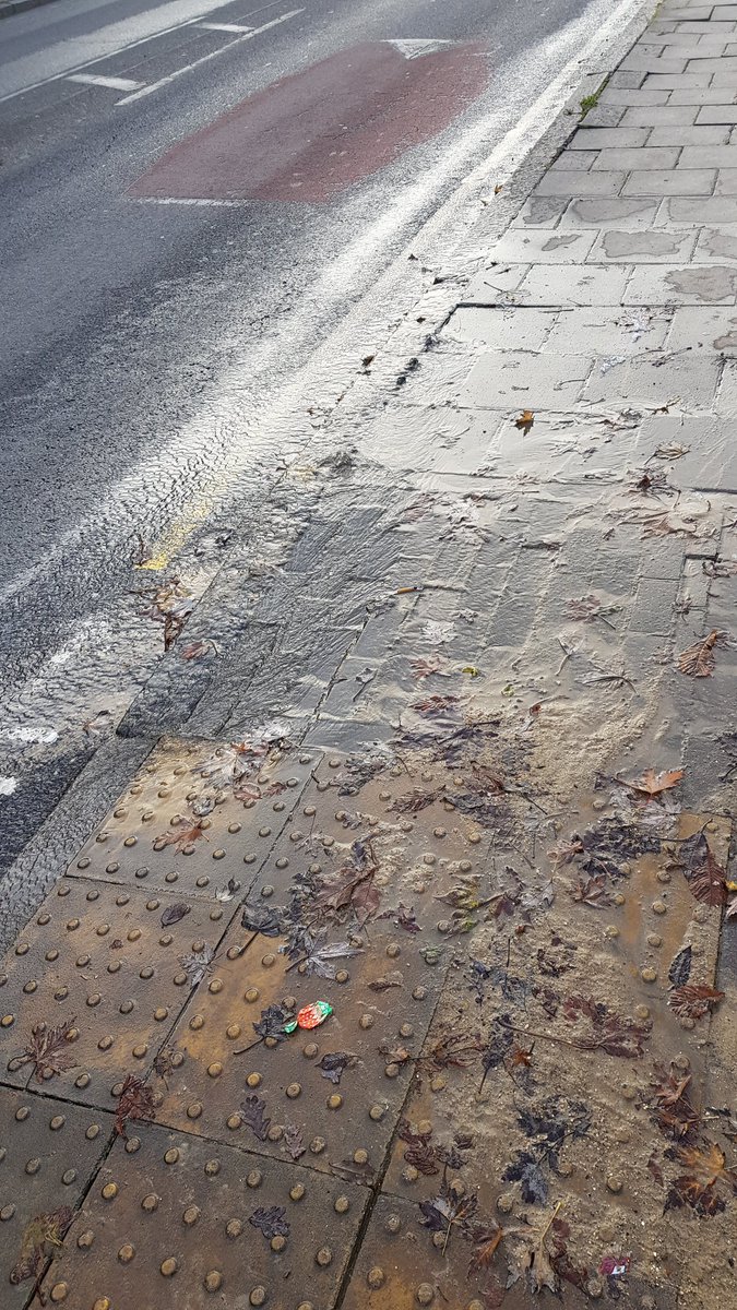 helsgals's tweet photo. @thameswater another burst water main on Knights Hill - are you aware?? https://t.co/lLhLBHJpkQ