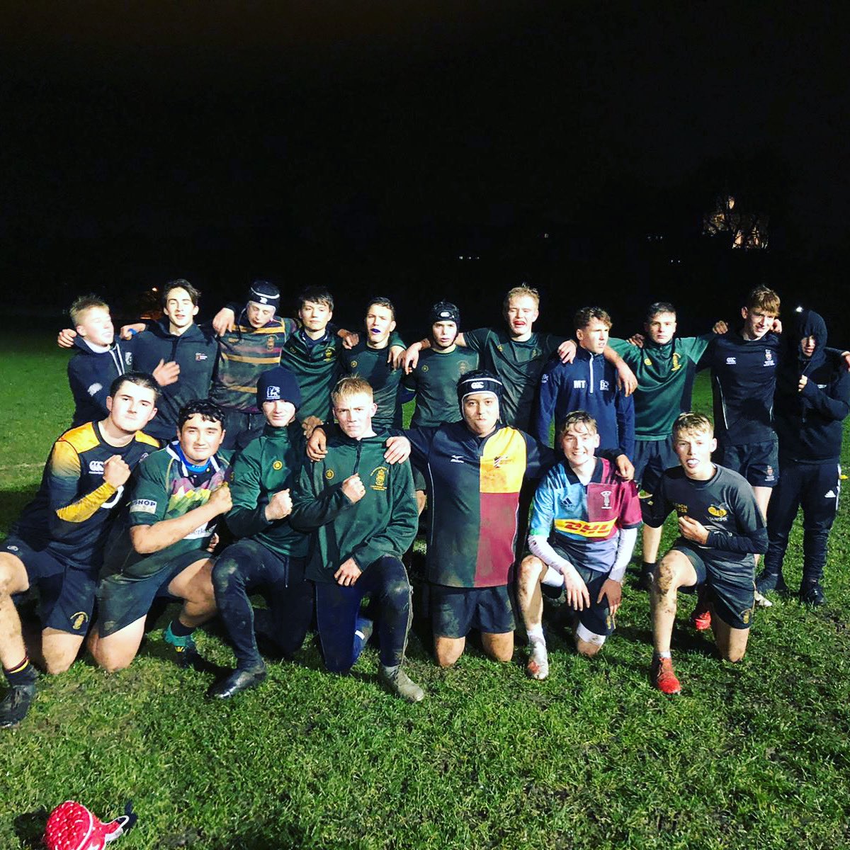 windsorrugby's tweet photo. WINDSOR RUGBY CLUB | Under 16s
Bit of cold & rain didnβt deter the u16s on Thursday night! Great session!
.
.
.
#WINDSORRUGBYCLUB #HOMEPARK #WHERESYOURCASTLE #RUGBYGRAM #WEAREWINDSOR #RFU #BERKSHIRE #ONECLUB #RUGBYISBACK #UNDER16s #GRASSROOTSRUGBY #WINDSOR #WRFC πΉ πΈ @bdeye47 https://t.co/uxuLrN1EWe