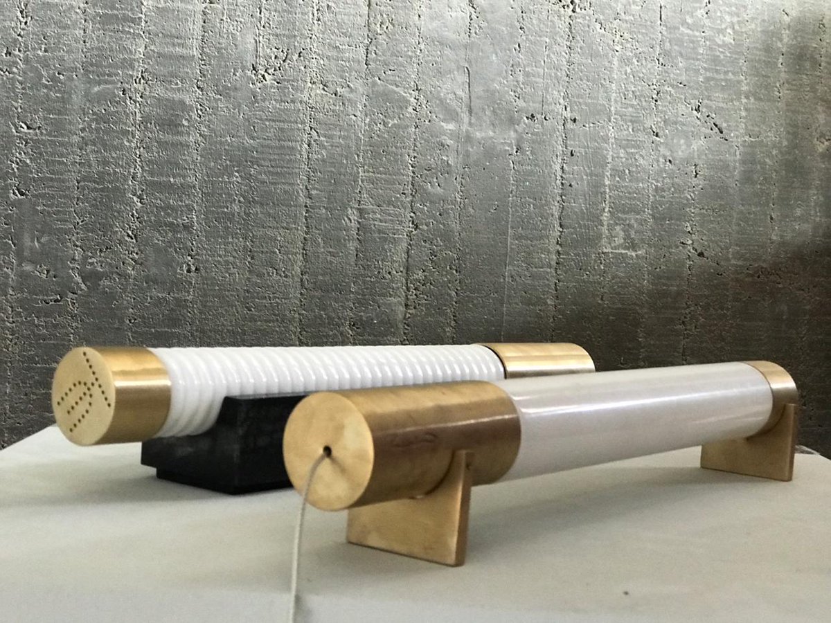 LifestyleWithTH's tweet photo. Materiality and handwork meet in designer Rooshad Shroff's newest collection. Unveiled at the #RawCollaborative, it explores light and stone in a series of intricately-carved marble tube lights.
https://t.co/5Y4fm5D2tZ https://t.co/y8WoLTtgqY