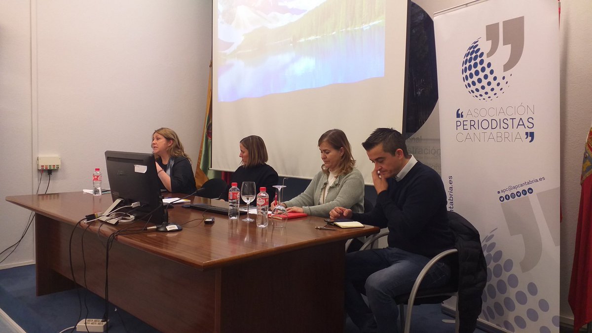 Jornada de #formaciónapc ➡️ 'Del dicho al hecho: el periodismo rural como palanca de cambio'. Esta mañana hablamos sobre el papel de los periodistas y los medios de comunicación en el ámbito rural y el #despoblamiento gracias a  <a href="/PeriodistaRural/">Red de Periodistas Rurales</a> y <a href="/cantabriaes/">Gobierno Cantabria</a>.