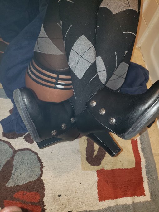 #thighhighstockings #bootieboots #ankleboots #sweatyfeet #stinkyfeet footfetish https://t.co/Dr7Dtxo<a href="/tag/thighhighstockings"class="tags">#thighhighstockings</a><a href="/tag/bootieboots"class="tags">#bootieboots</a><a href="/tag/ankleboots"class="tags">#ankleboots</a><a href="/tag/sweatyfeet"class="tags">#sweatyfeet</a><a href="/tag/stinkyfeet"class="tags"><span>#stinkyfeet</span></a>