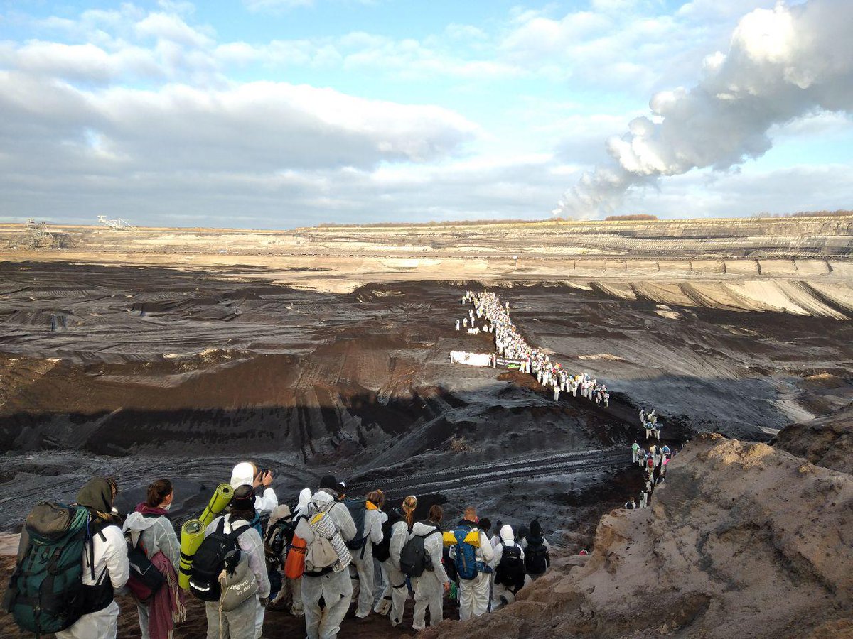 Ende__Gelaende's tweet photo. We are blocking right now:

--> three open pit mines 
--> lignite infrastructure 
--> fossil capitalism

...in two coal mining areas with 4000 activists. 

We demand the immediate phase-out of coal!
#EndeGelaende #AlleGegenKohle https://t.co/T59MWXAbeQ