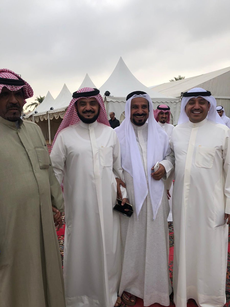 rakan_alzamanan's tweet photo. من اليمين خالي د.عبدالمحسن الحويله وجدي ذياب علي الزمانان وخالي د.محمد الحويله والعم مبارك مفرح الزمانان   وأبشر بسعدك يابو هادي #محمد_هادي_الحويله https://t.co/eg5BGlqySP
